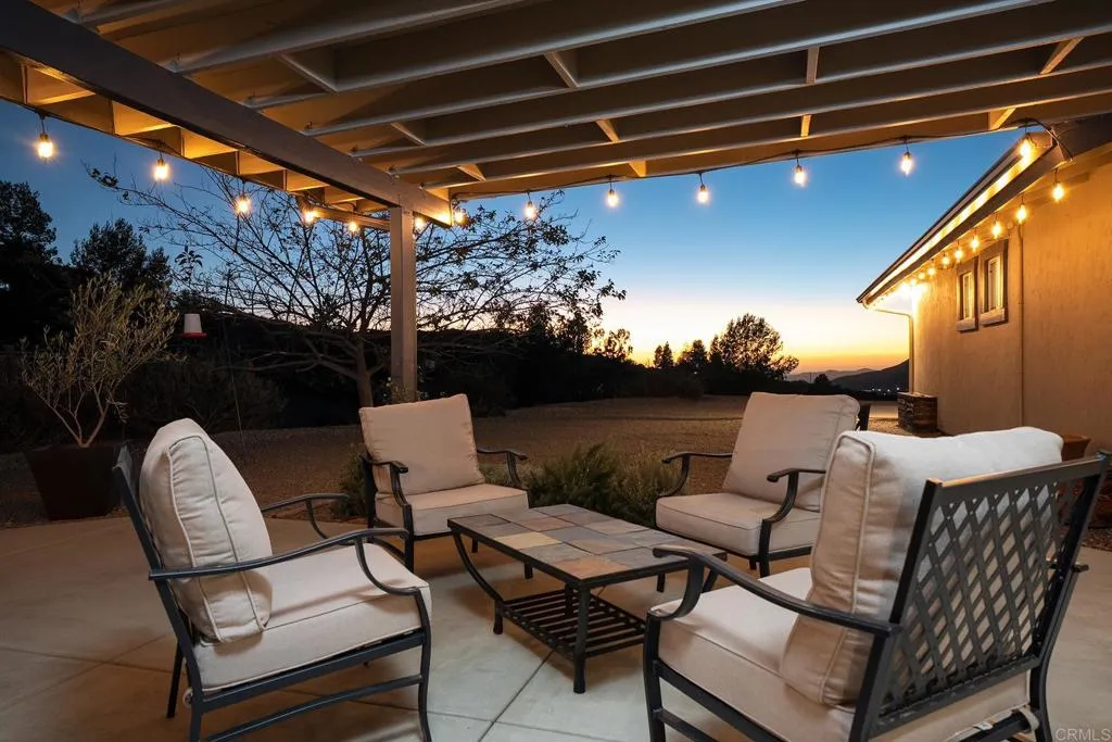 1512 CASA DE ROCA WAY, Alpine, CA 91901 1512 CASA DE ROCA WAY, Alpine, CA 91901