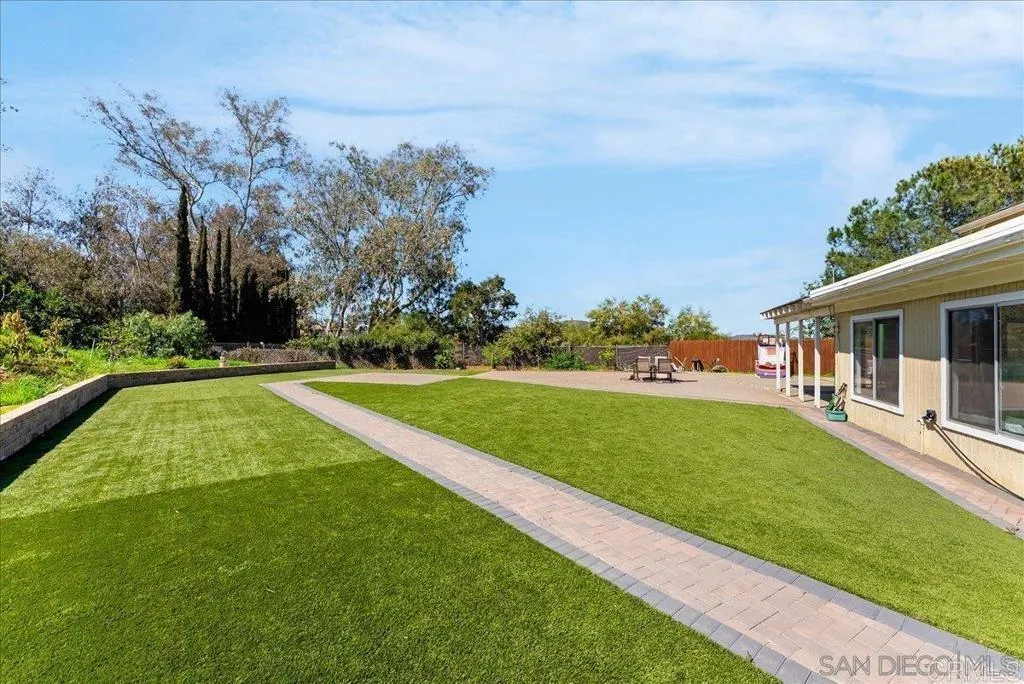 8406 Alado Place, El Cajon, CA 92021 8406 Alado Place, El Cajon, CA 92021