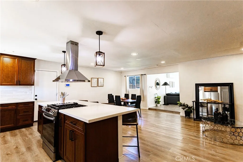https://cdn.realtyfeed.com/cdn/127/307105303/b393a3839508a3761d4e933bc44f6e40.webp