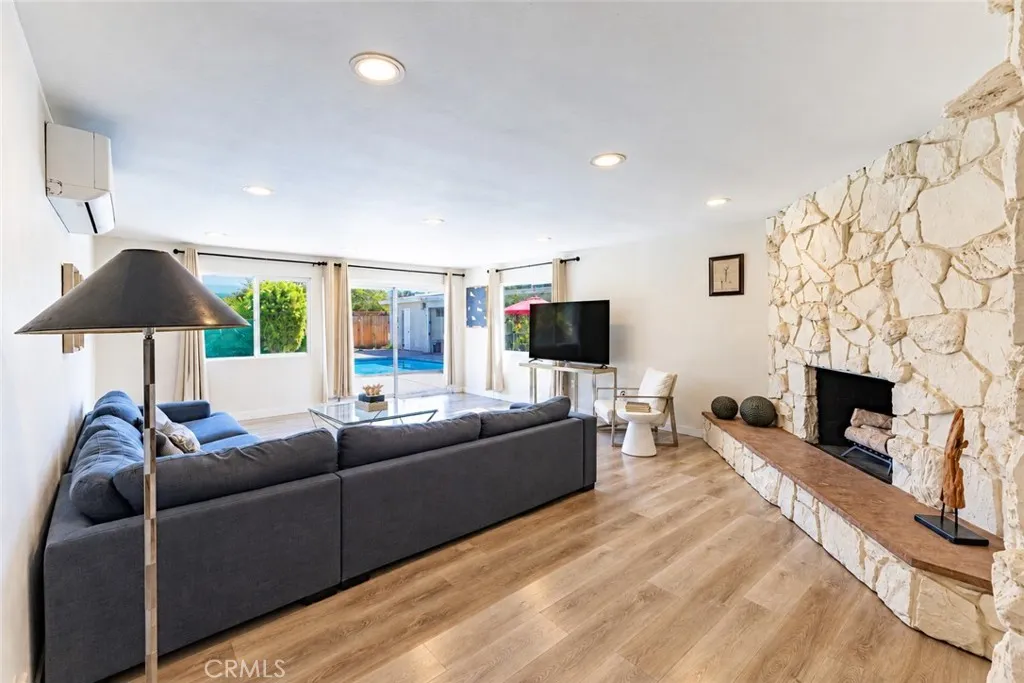 https://cdn.realtyfeed.com/cdn/127/307105303/e24175be0d9b66f41a3dccf22e9c2d3b.webp