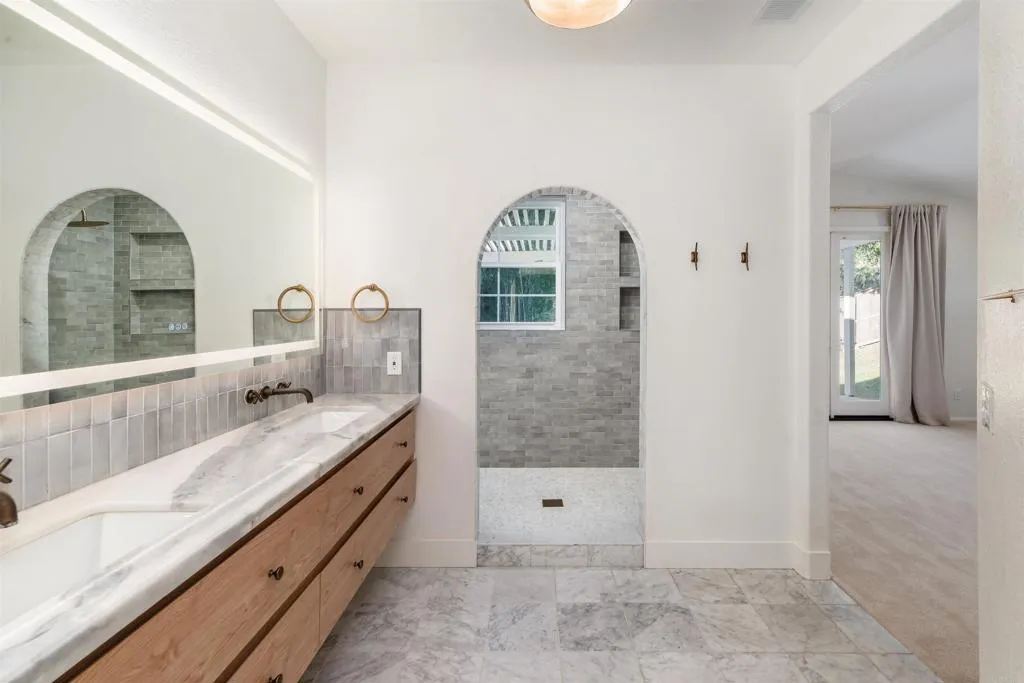 2614 Unicornio Street, Carlsbad, CA 92009