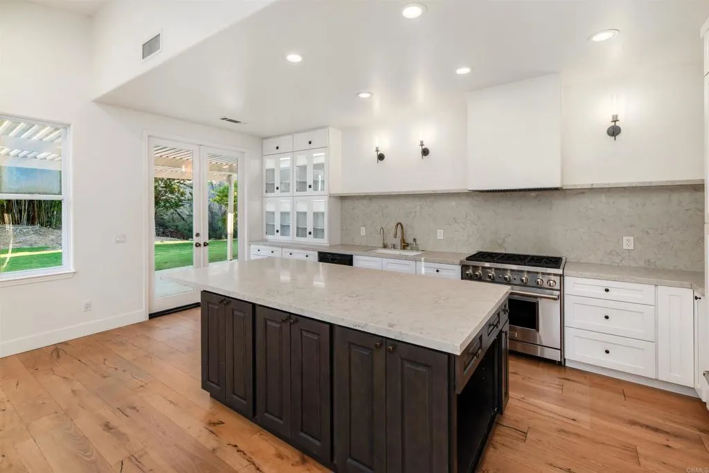2614 Unicornio Street, Carlsbad, CA 92009