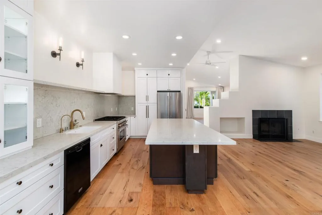 2614 Unicornio Street, Carlsbad, CA 92009