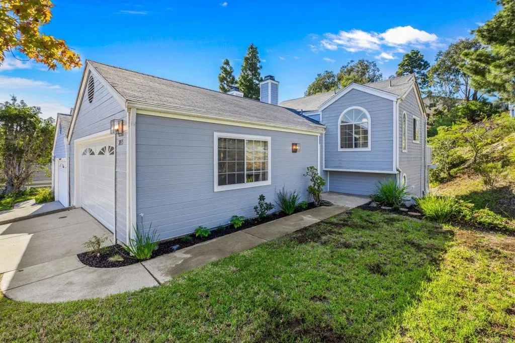 2035 Mountain Vista Way, Oceanside, CA 92054