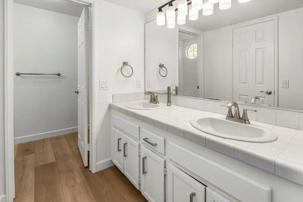 2035 Mountain Vista Way, Oceanside, CA 92054