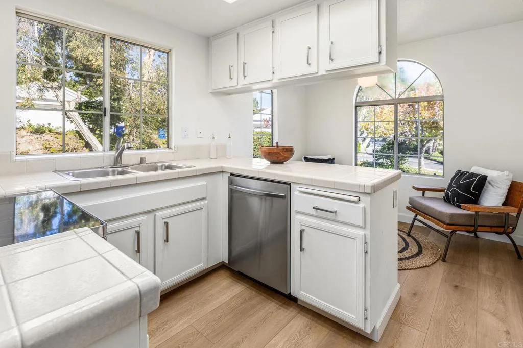 2035 Mountain Vista Way, Oceanside, CA 92054