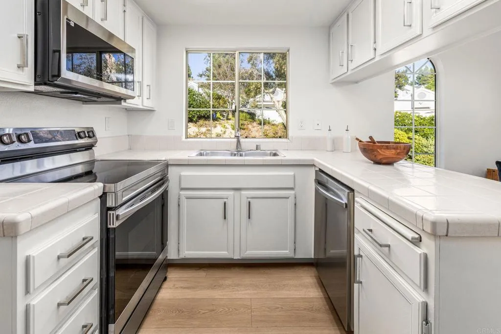 2035 Mountain Vista Way, Oceanside, CA 92054