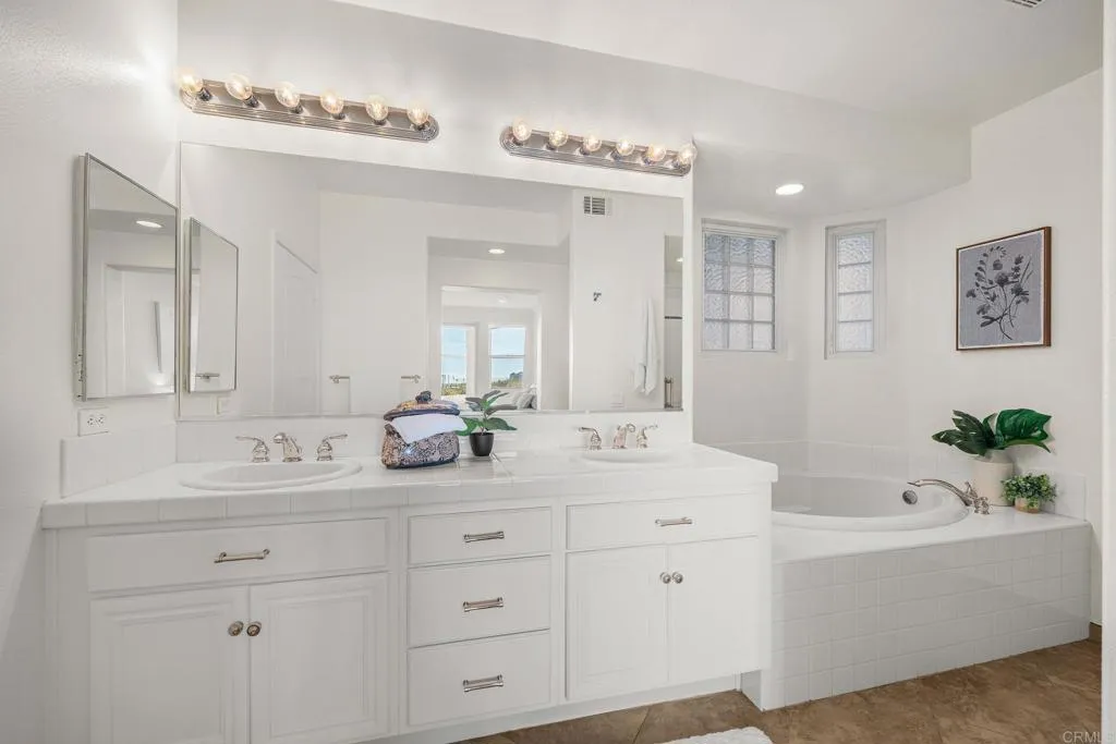 https://cdn.realtyfeed.com/cdn/127/307105492/fba8dde23d3d2433ef55cc7e49ba23c0.webp
