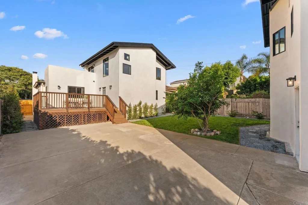 Front Home - 4771 del mar