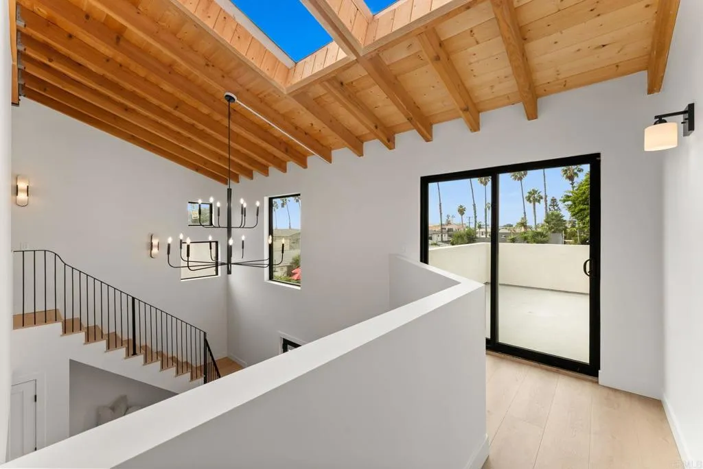 Front home - 4771 Del Mar