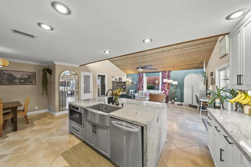 870 Linda Lane, San Marcos, CA 92069 870 Linda Lane, San Marcos, CA 92069