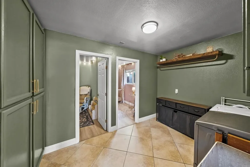 870 Linda Lane, San Marcos, CA 92069 870 Linda Lane, San Marcos, CA 92069