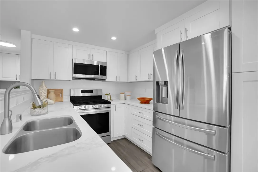 https://cdn.realtyfeed.com/cdn/127/307105740/8dacbde9f5a3a9c74d2510b3e305ac1c.webp
