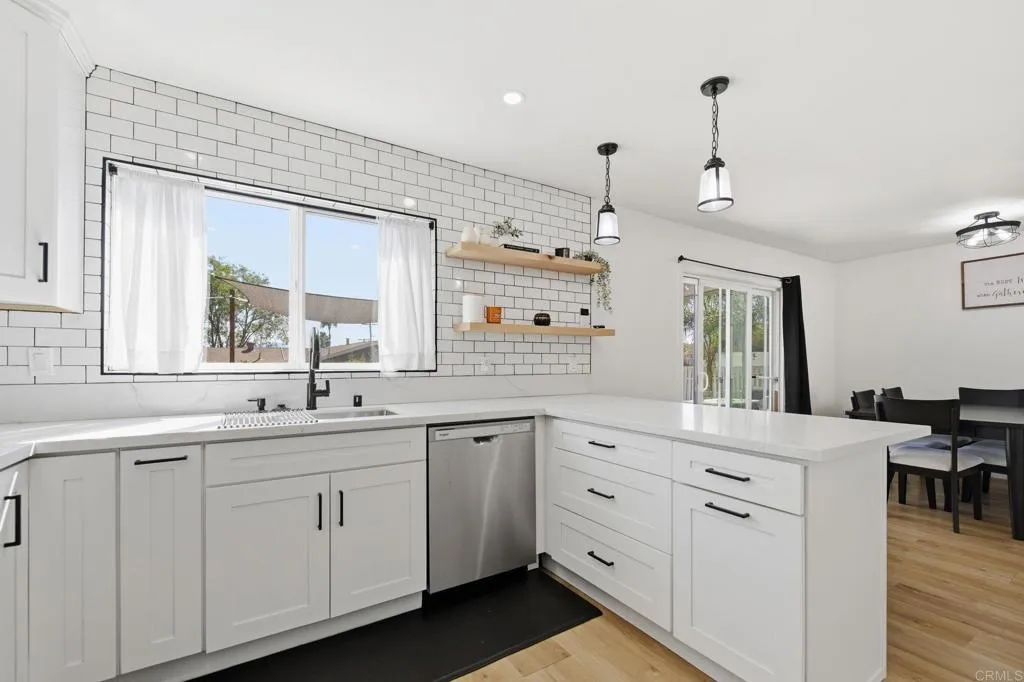https://cdn.realtyfeed.com/cdn/127/307105765/3f72d14b299e4819199f3f4d83821e7c.webp