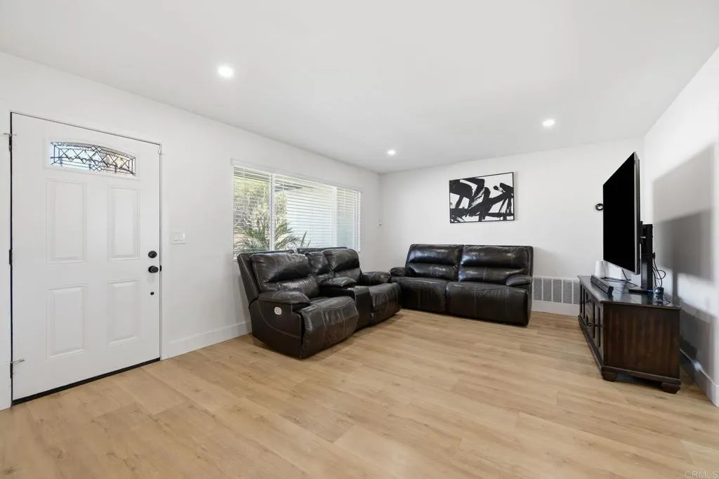 https://cdn.realtyfeed.com/cdn/127/307105765/ae420b2c646314054fdf5573091ced0b.webp