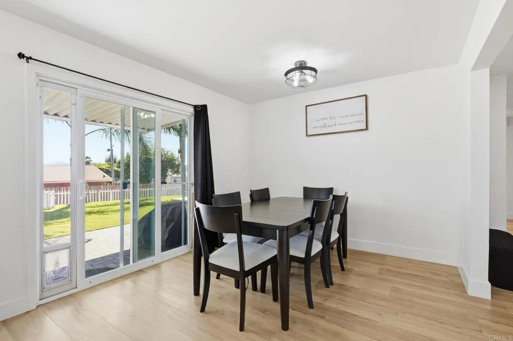 https://cdn.realtyfeed.com/cdn/127/307105765/f48ce2eafb67205677369e44f7bbc405.webp