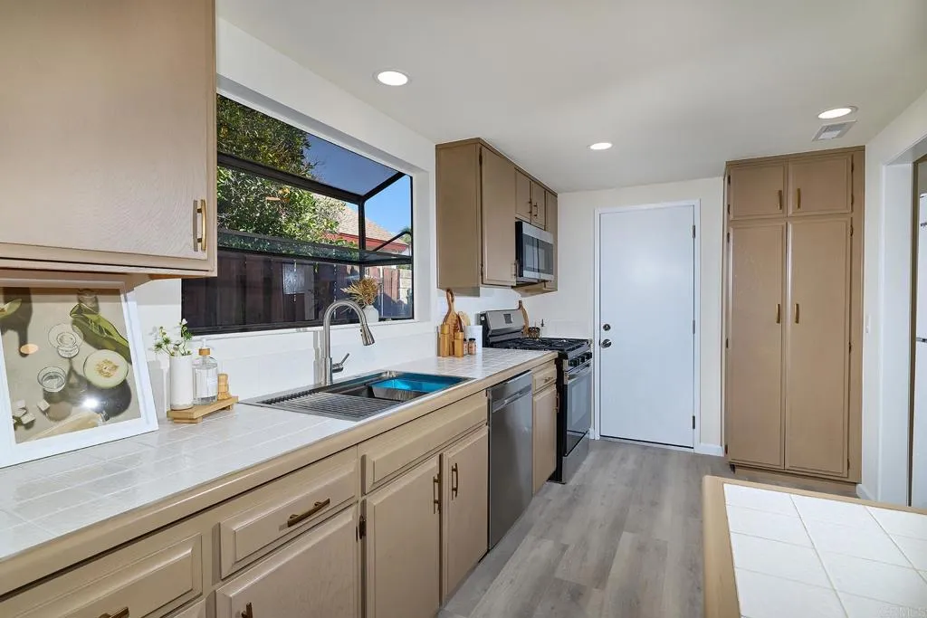 https://cdn.realtyfeed.com/cdn/127/307105788/9b8a36d51d12c83b9714aefad7b26599.webp