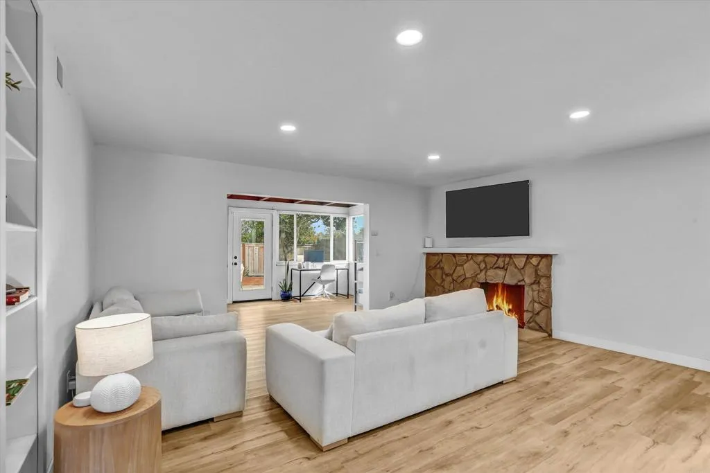 1035 Hawaii Avenue, San Diego, CA 92154 1035 Hawaii Avenue, San Diego, CA 92154