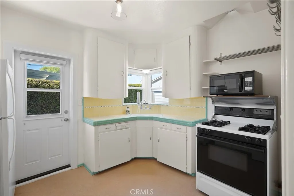 6750 Saranac, San Diego, CA 92115 6750 Saranac, San Diego, CA 92115