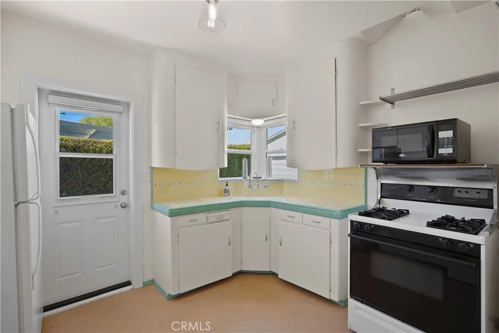 6750 Saranac, San Diego, CA 92115 6750 Saranac, San Diego, CA 92115