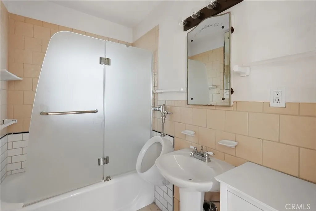 6750 Saranac, San Diego, CA 92115 6750 Saranac, San Diego, CA 92115