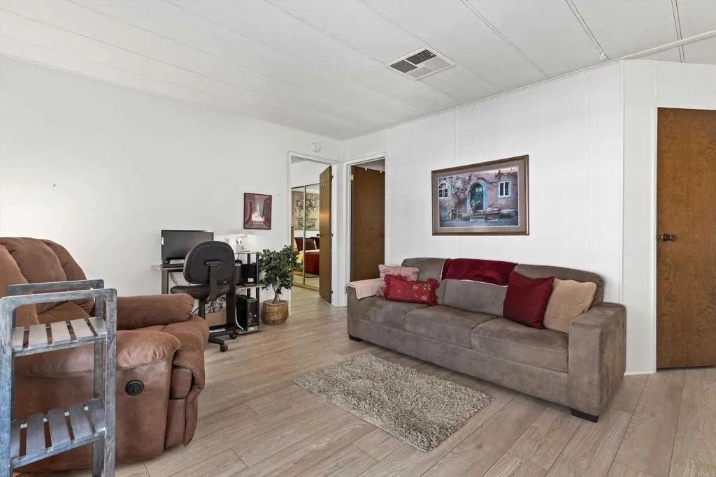 3535 Linda Vista, #216, San Marcos, CA 92078 3535 Linda Vista, #216, San Marcos, CA 92078