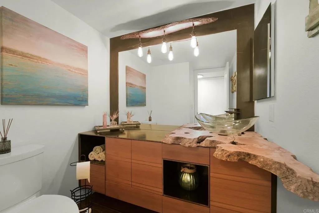 418 Mainsail Road, Oceanside, CA 92054 Downstairs half bath.