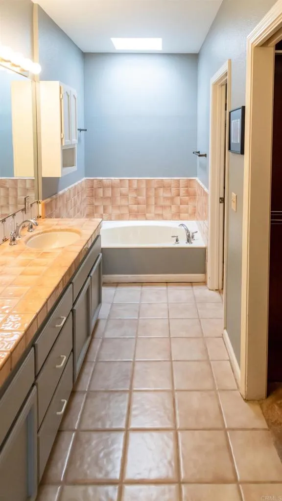 https://cdn.realtyfeed.com/cdn/127/307105878/1906e67cc1561070048bc537da9bab82.webp