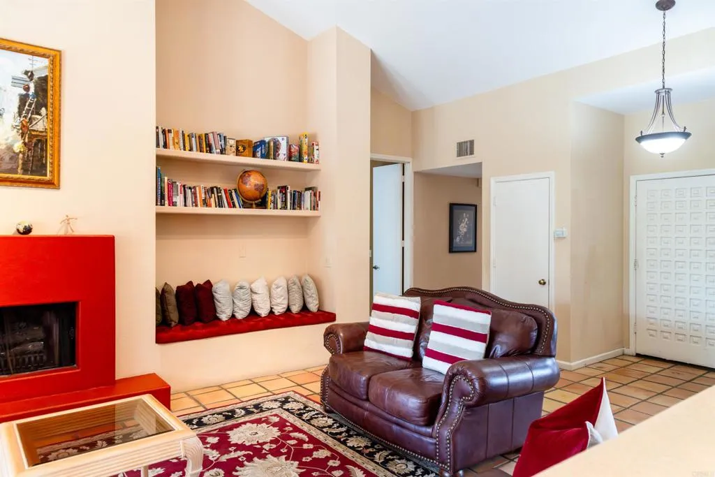 https://cdn.realtyfeed.com/cdn/127/307105878/dfcb0d63ce9feba4be5a1693e2280d4a.webp