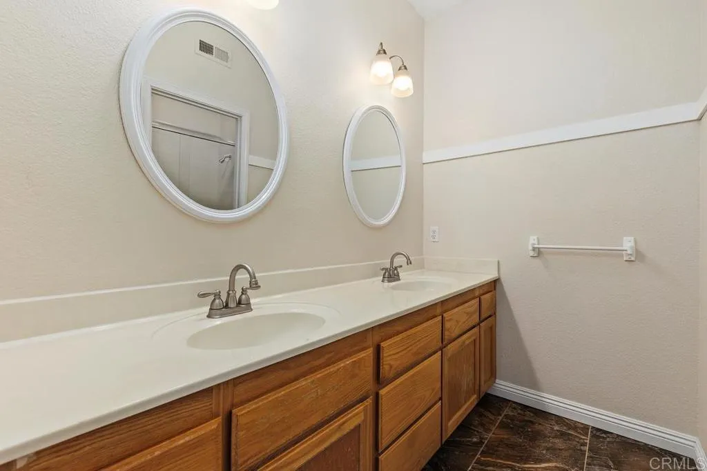 1198 Tres Ninos Corte, Vista, CA 92084 Second Full Bath