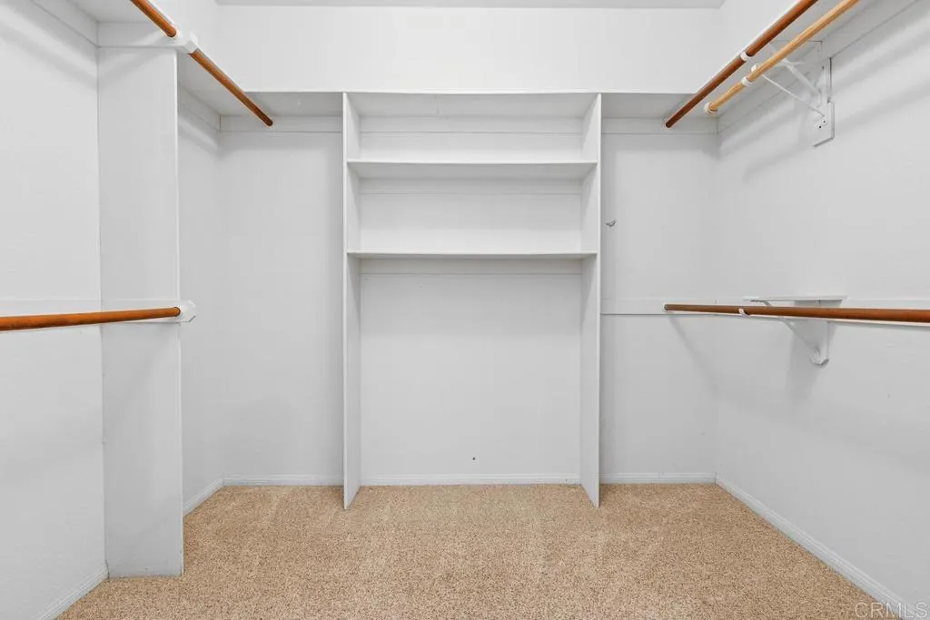 1198 Tres Ninos Corte, Vista, CA 92084 HUGE walk-in closet