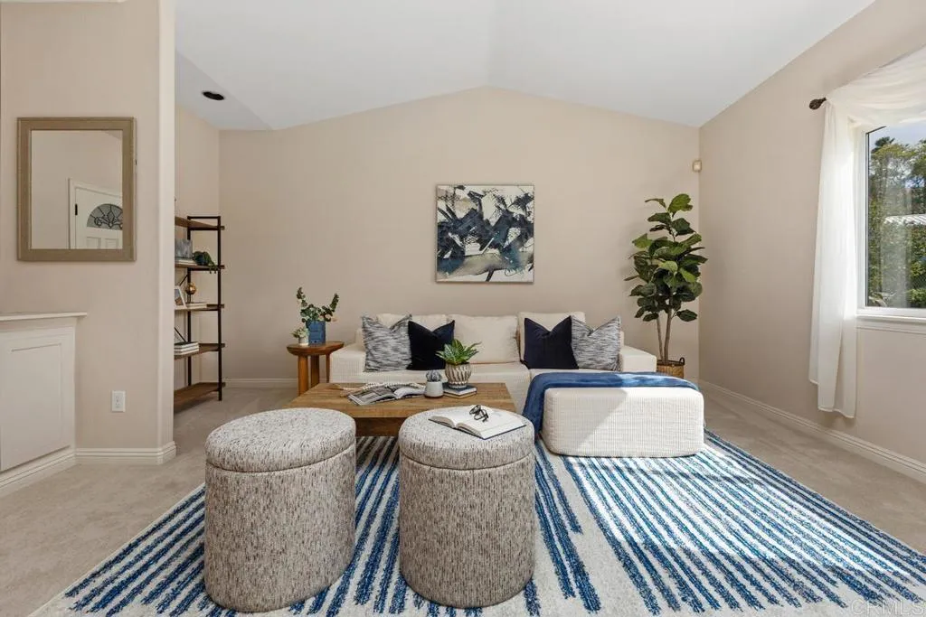 1198 Tres Ninos Corte, Vista, CA 92084 Living Room