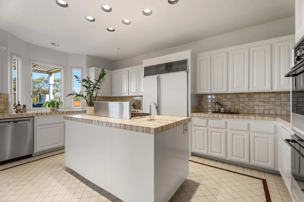 14250 Fox Run Row, San Diego, CA 92130 14250 Fox Run Row, San Diego, CA 92130