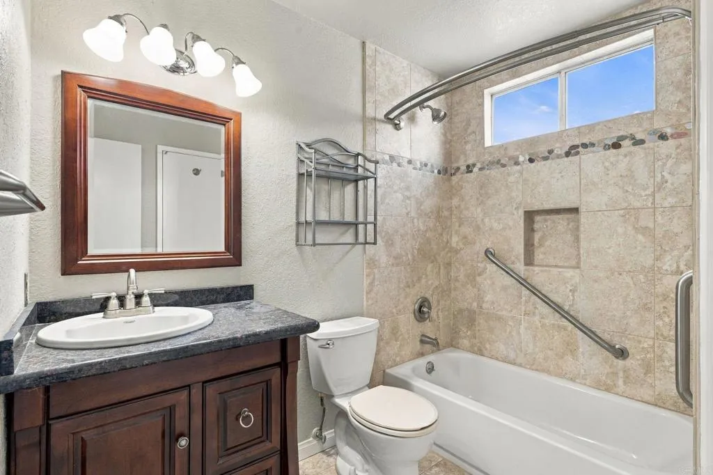 1309 Shadow Hills Court, San Marcos, CA 92069 1309 Shadow Hills Court, San Marcos, CA 92069