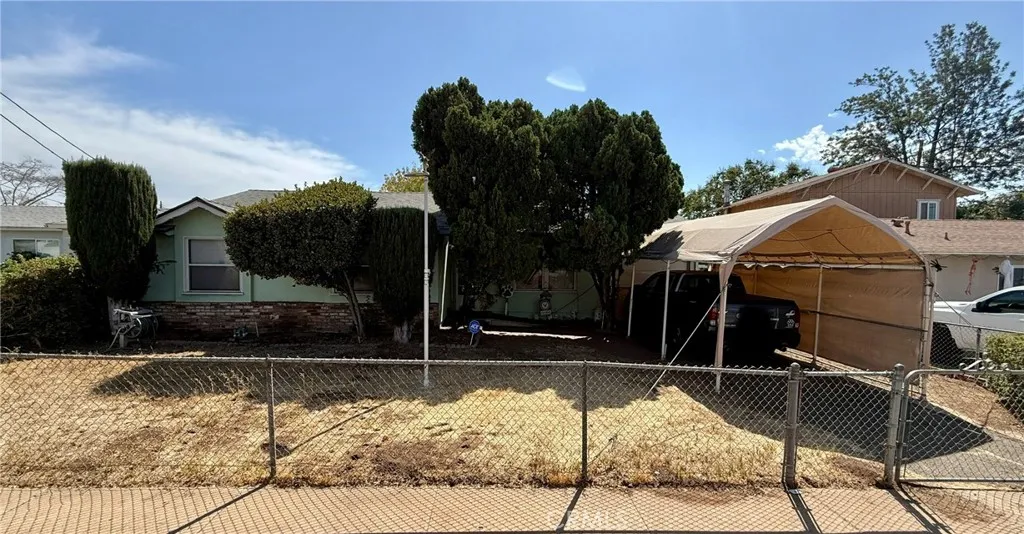 961 E Bradley, El Cajon, CA 92021 961 E Bradley, El Cajon, CA 92021