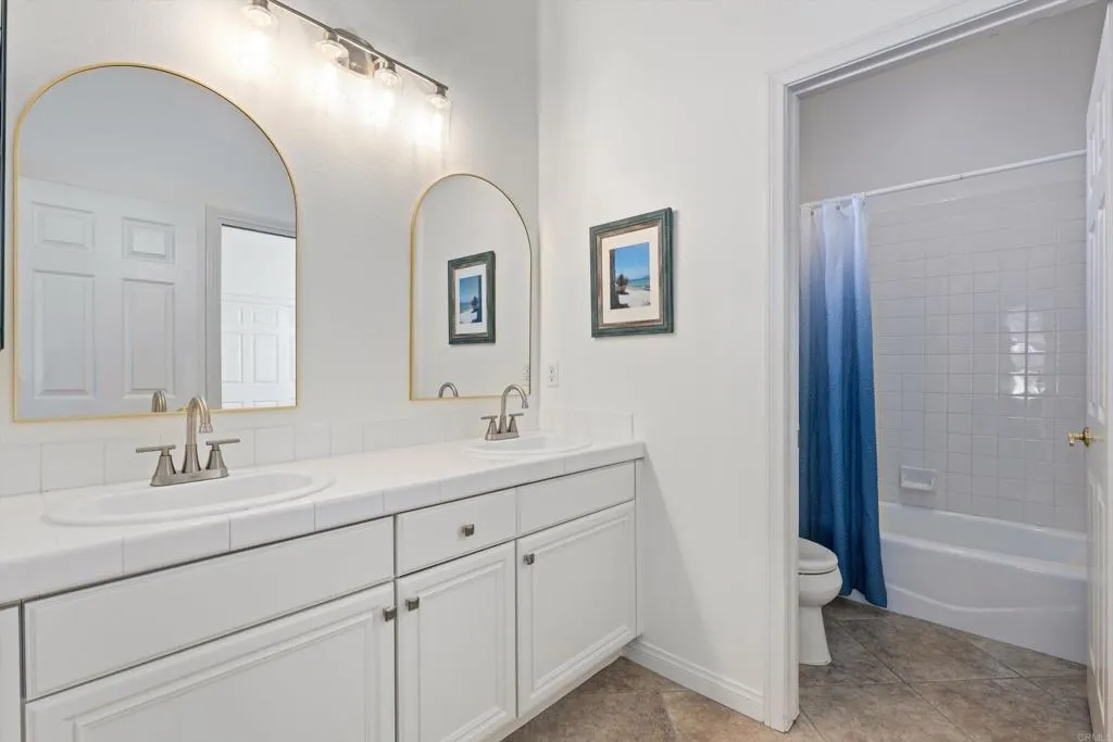 642 Via Del Campo, San Marcos, CA 92078 642 Via Del Campo, San Marcos, CA 92078