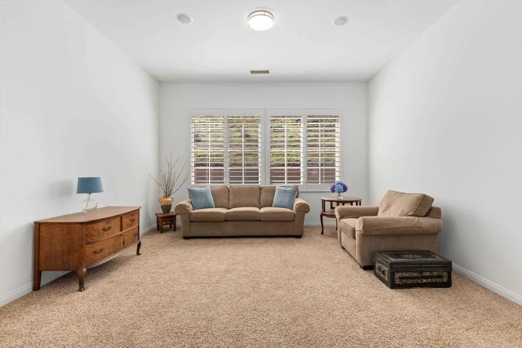 642 Via Del Campo, San Marcos, CA 92078 642 Via Del Campo, San Marcos, CA 92078