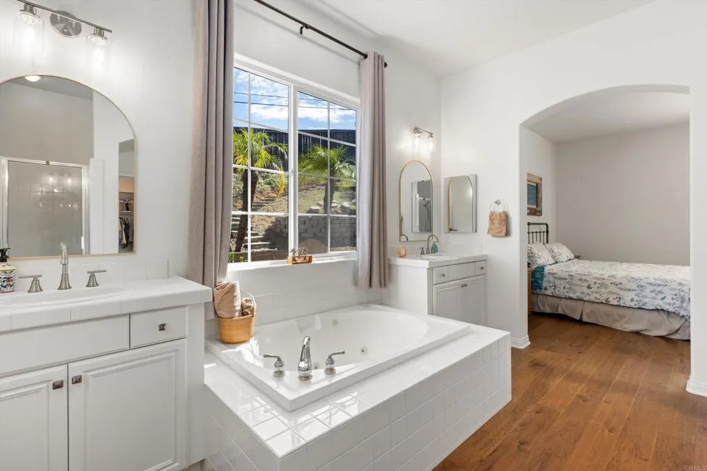 642 Via Del Campo, San Marcos, CA 92078 642 Via Del Campo, San Marcos, CA 92078