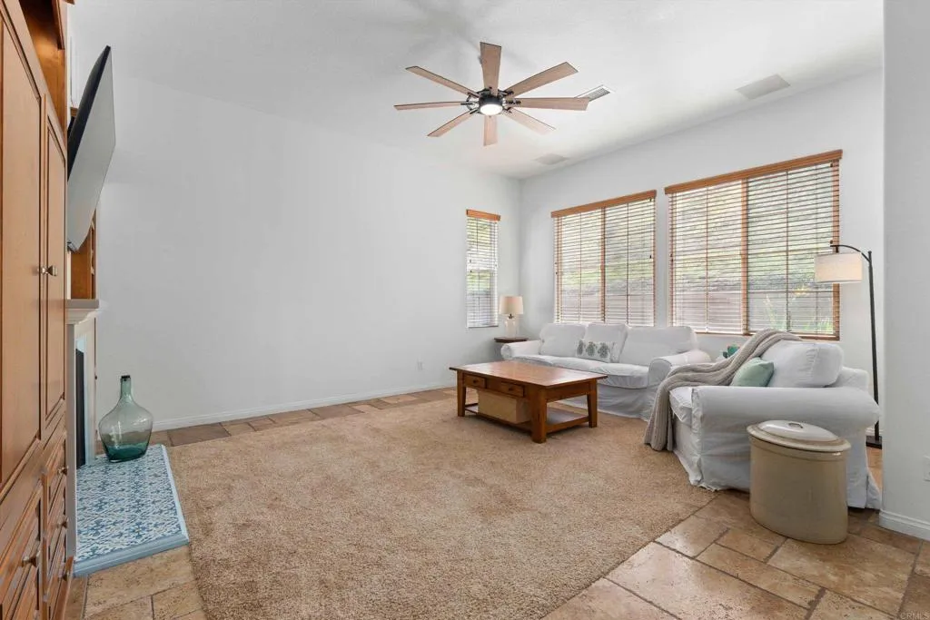 642 Via Del Campo, San Marcos, CA 92078 642 Via Del Campo, San Marcos, CA 92078