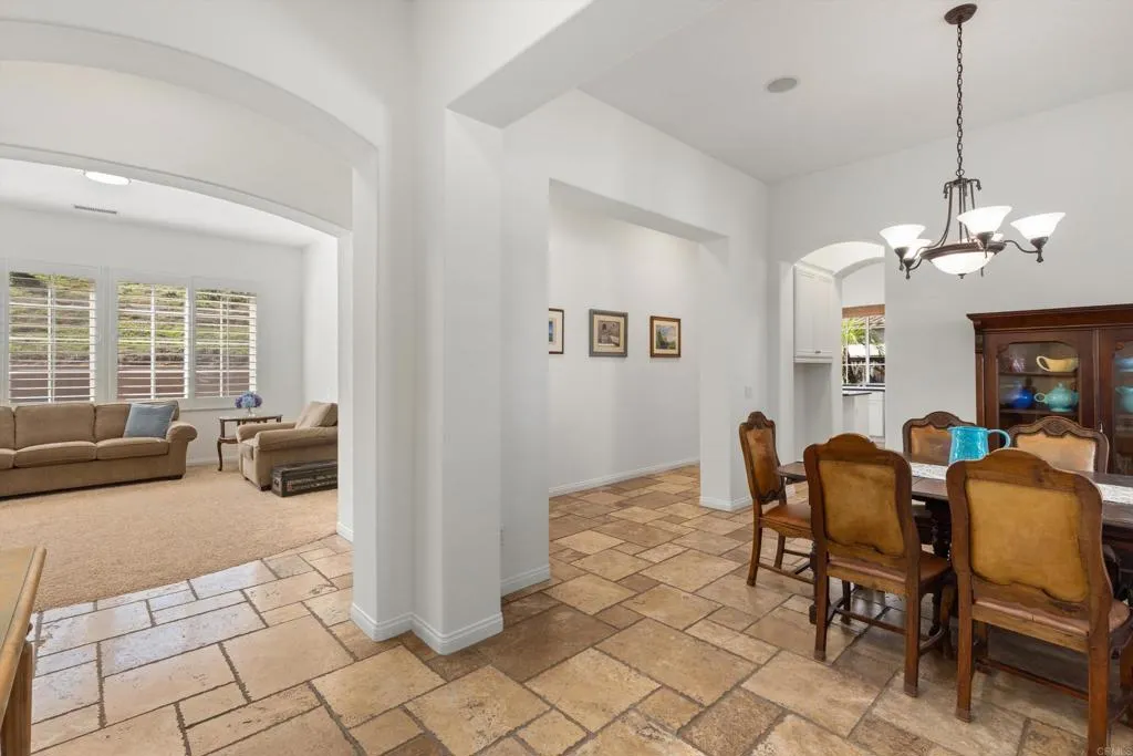 642 Via Del Campo, San Marcos, CA 92078 642 Via Del Campo, San Marcos, CA 92078