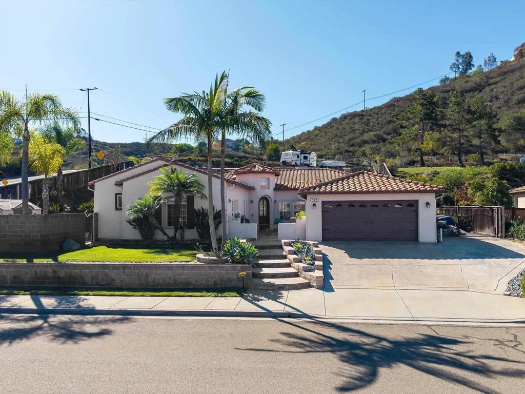 642 Via Del Campo, San Marcos, CA 92078 642 Via Del Campo, San Marcos, CA 92078