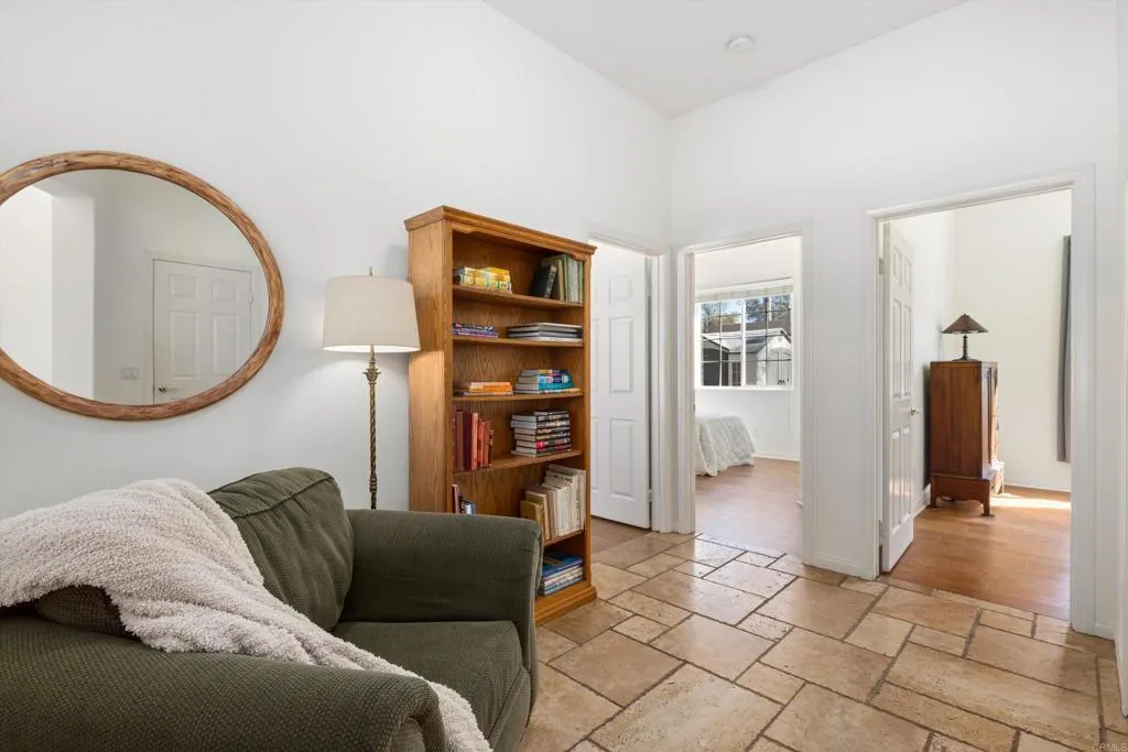 642 Via Del Campo, San Marcos, CA 92078 642 Via Del Campo, San Marcos, CA 92078