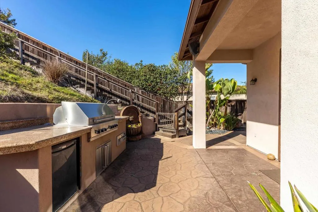 642 Via Del Campo, San Marcos, CA 92078 642 Via Del Campo, San Marcos, CA 92078