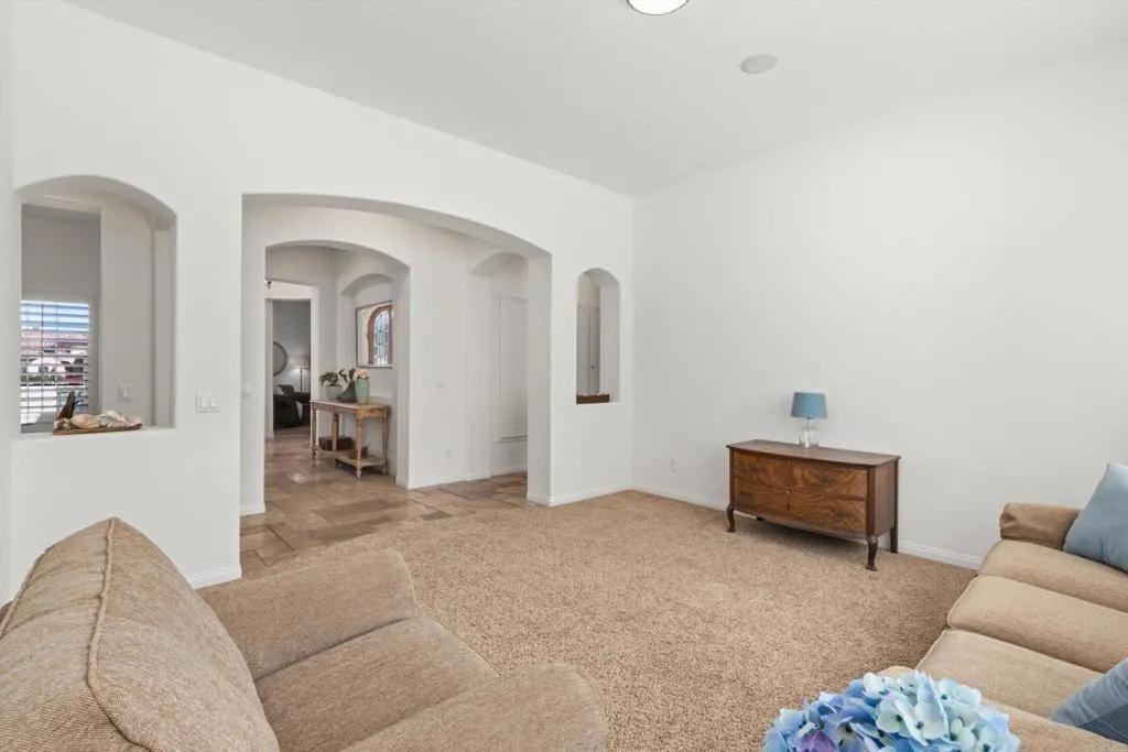 642 Via Del Campo, San Marcos, CA 92078 642 Via Del Campo, San Marcos, CA 92078