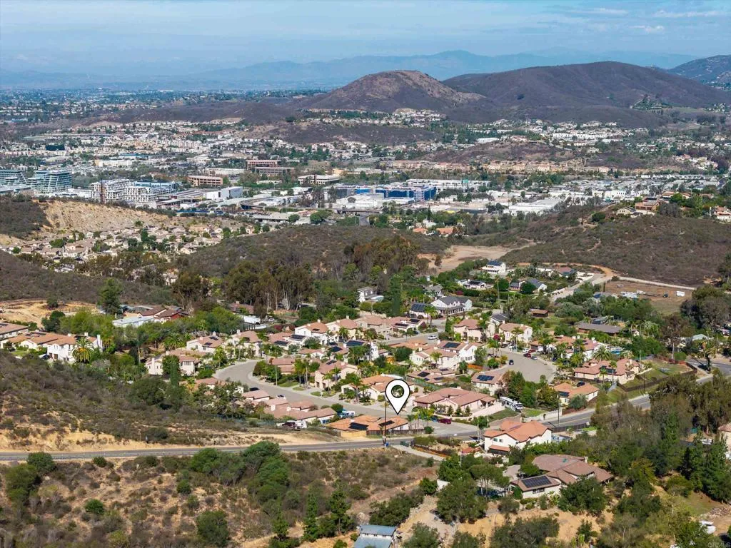 642 Via Del Campo, San Marcos, CA 92078 642 Via Del Campo, San Marcos, CA 92078