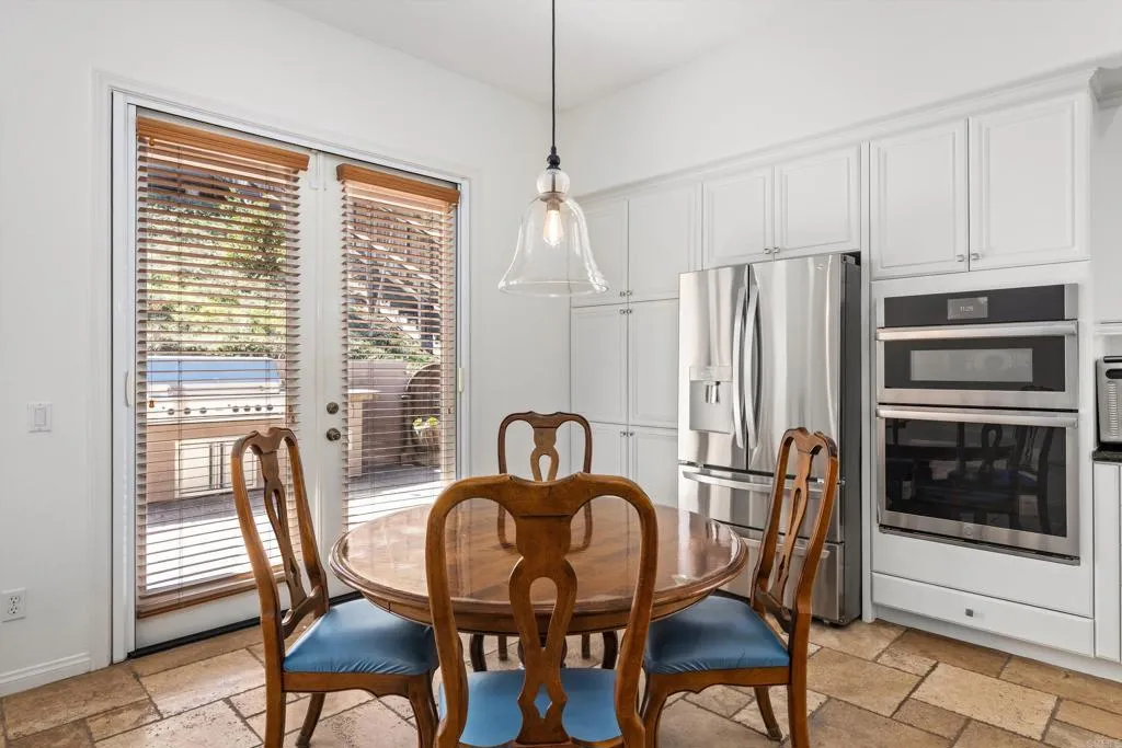 642 Via Del Campo, San Marcos, CA 92078 642 Via Del Campo, San Marcos, CA 92078