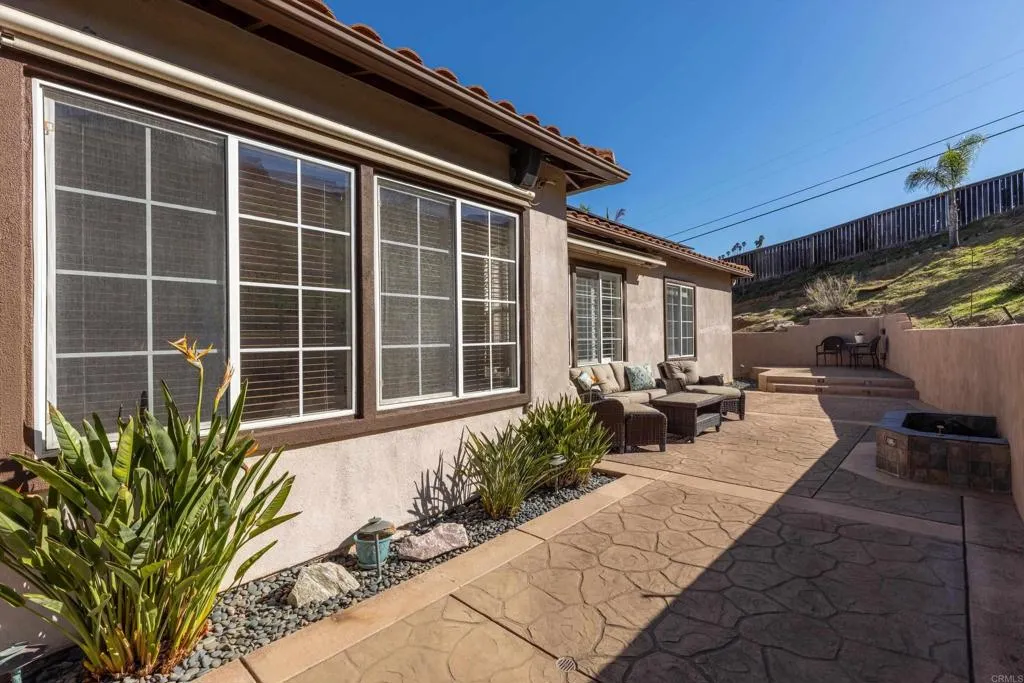 642 Via Del Campo, San Marcos, CA 92078 642 Via Del Campo, San Marcos, CA 92078