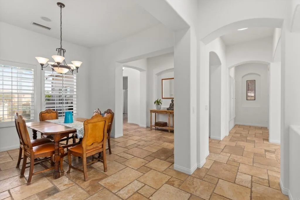 642 Via Del Campo, San Marcos, CA 92078 642 Via Del Campo, San Marcos, CA 92078