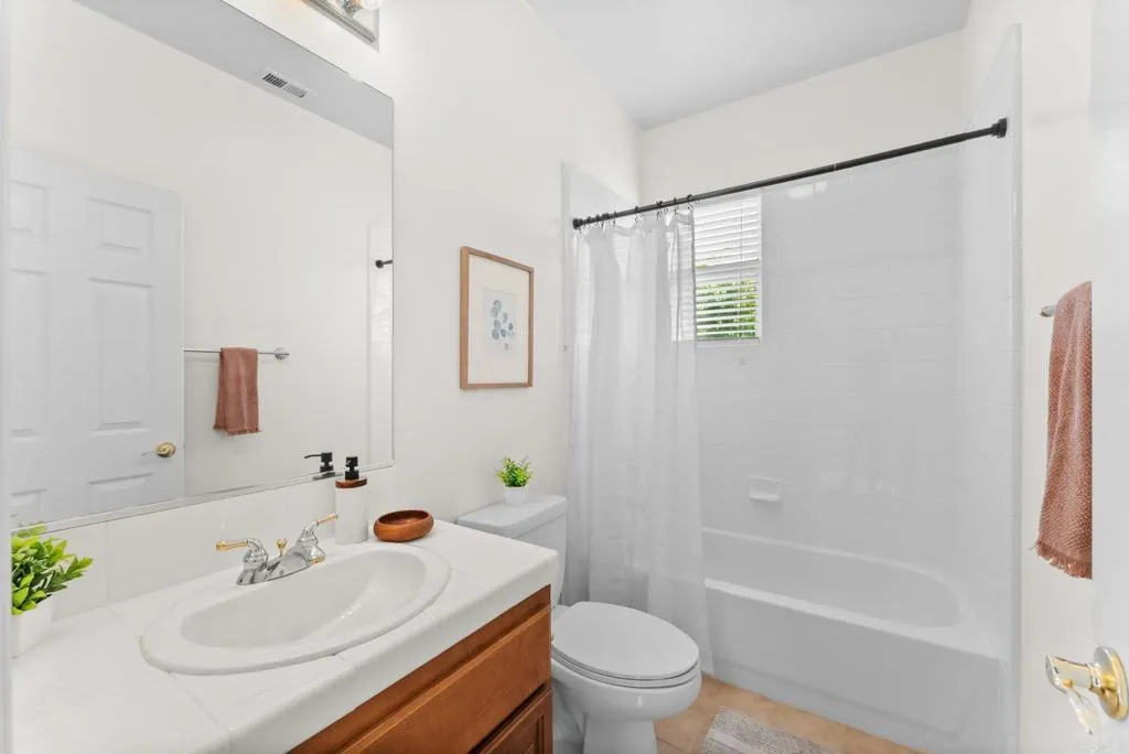 6584 Coneflower Drive, Carlsbad, CA 92011 6584 Coneflower Drive, Carlsbad, CA 92011