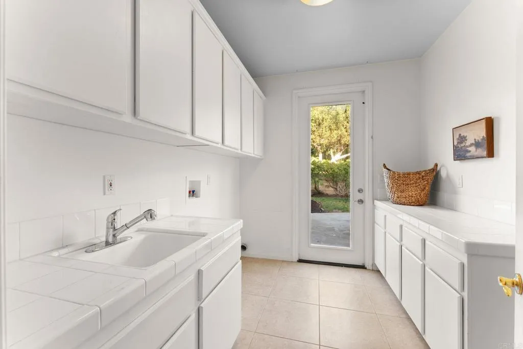 6584 Coneflower Drive, Carlsbad, CA 92011 6584 Coneflower Drive, Carlsbad, CA 92011